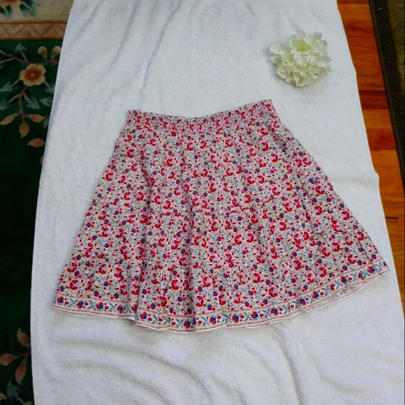 SOLD- NWT Max Studio Ladies Floral Skirt Large - Picture 1 of 13
